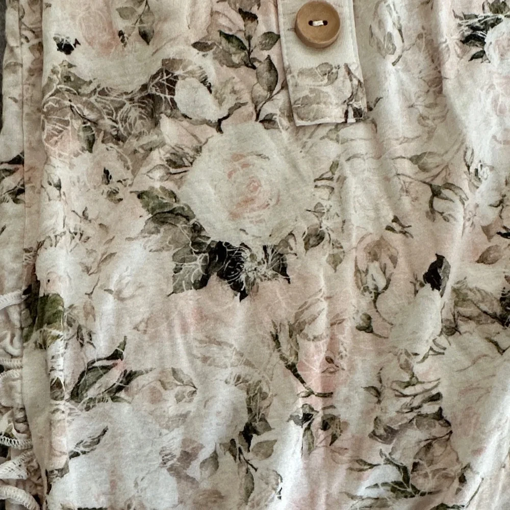 Little Bum Bums Floral Ruffled Baby Romper with Wooden Buttons 0-3 Months - Picture 4 of 4